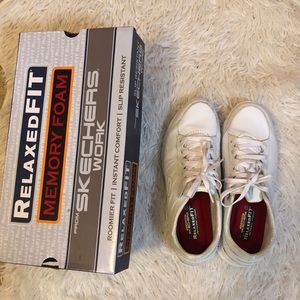 white relaxedfit memory foam sketchers (size 8)
